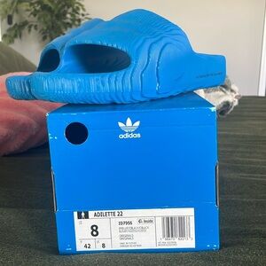 Adilette 22  size 8 in men’s